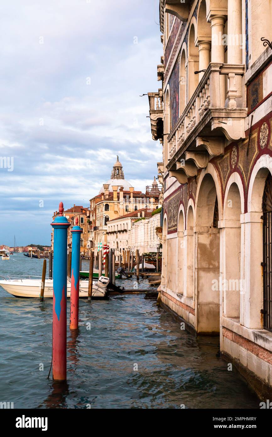 Venice pathways hi-res stock photography and images - Alamy