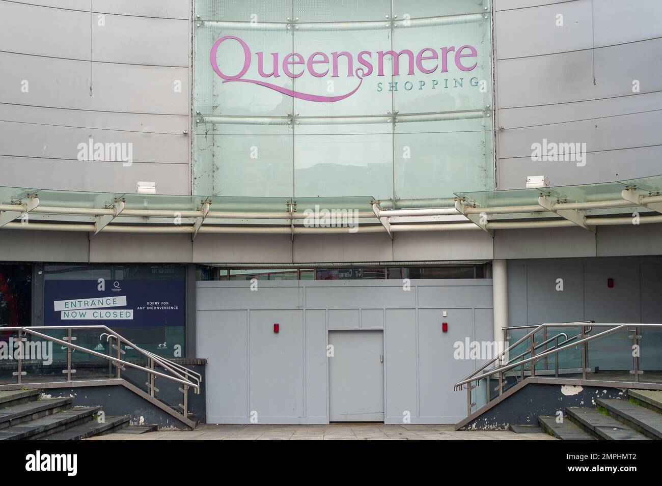 Slough, Berkshire, UK. 31st January, 2023. Half of the Queensmere Shopping Centre in Slough has now been closed down. Almost 22k businesses closed during 2022. Factors including the impact of Covid-19, online shopping, inflation, production costs, staff costs, and rising fuel prices are some of the reasons why. Although Slough is going through a big regneration, the number of businesses that have closed down is remarkable. Credit: Maureen McLean/Alamy Live News Stock Photo