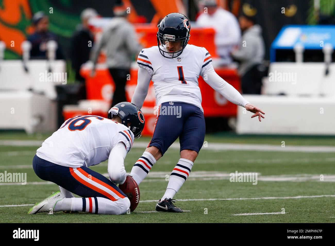Chicago Bears kicker Mike Nugent (1) practices before an NFL football