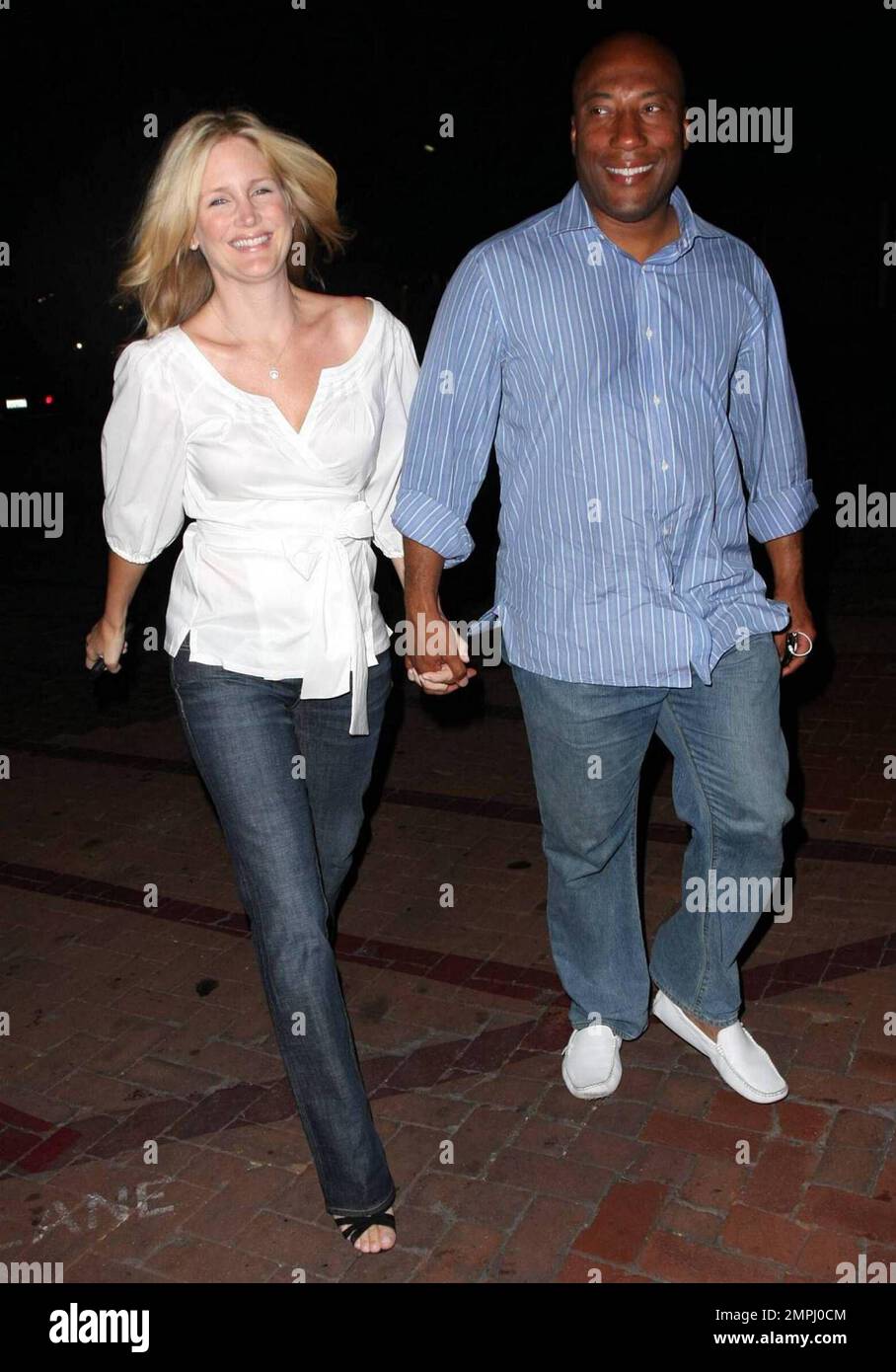 Comedian and talk show host Byron Allen enjoys a night out with wife  Jennifer Lucas at the restaurant Nobu in Malibu, CA. 8/15/09 Stock Photo -  Alamy