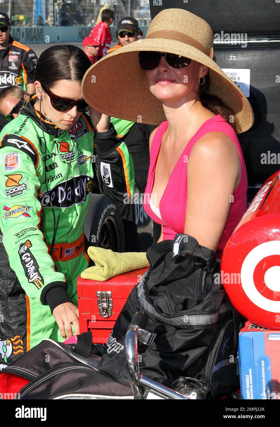 Indy Racing League Driver Danica Patrick L Hangs Out With Actress Ashley Judd Wife Of 