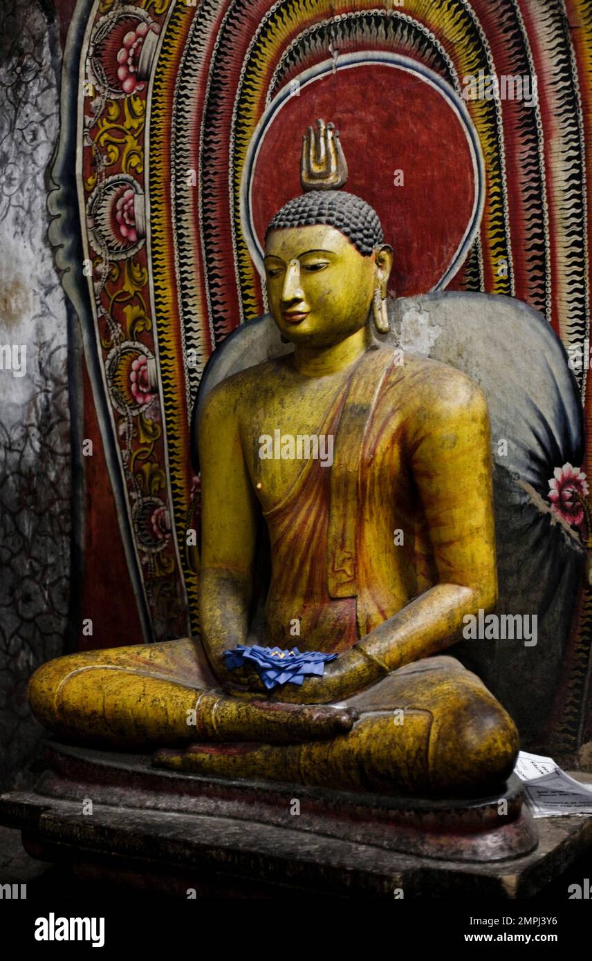 Buddha statues in cave temple, Dambulla, Sri Lanka Stock Photo - Alamy