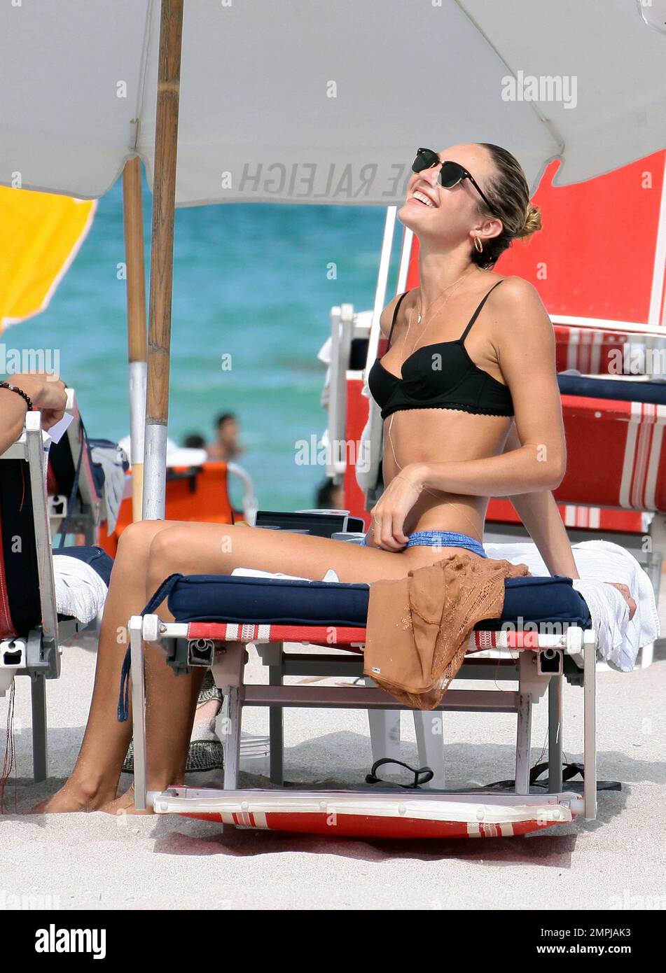 Victoria s Secret supermodel Candice Swanepoel spends the Fourth