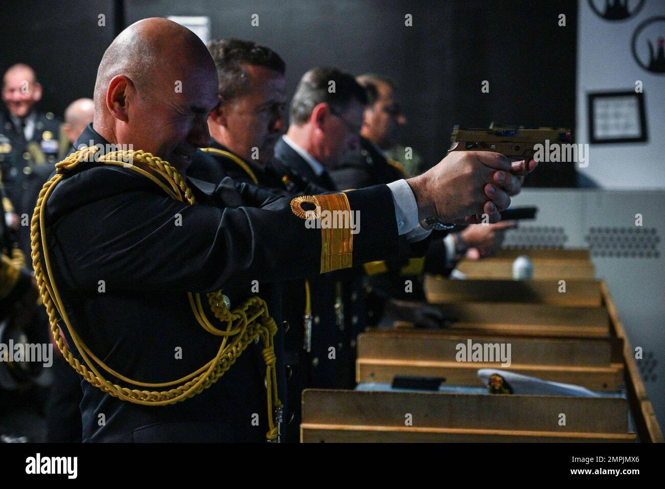 GREAT LAKES, Ill. (Oct. 28, 2022) – Argentina Navy Commodore Rodolfo Berazay Martinez, Argentina Naval Attaché, uses the MILO range simulator at Surface Combat Systems Training Command Great Lakes (SCSTC GL) during a tour of the campus. SCSTC Great Lakes trains over 10,000 Sailors annually across 22 courses of instruction in four schoolhouses. SCSTC Great Lakes is responsible for 24-hour supervision, leadership and professional development for over 2,500 students at any given time. Here, Sailors develop their technical knowledge and skills, while continuing to benefit from professional mentori Stock Photo