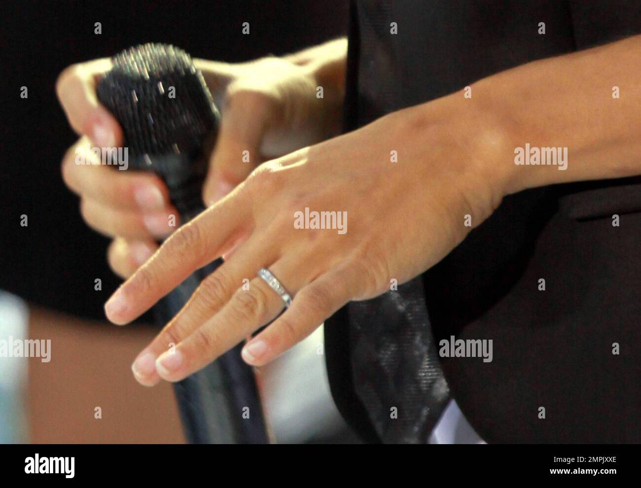 Newlywed Carrie Underwood performs live on NBC's \, image size:1300x990