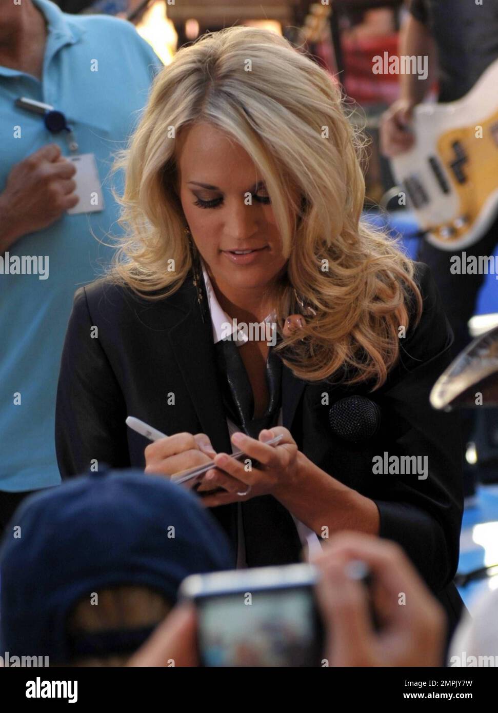 Carrie underwood mother hi-res stock photography and images - Alamy