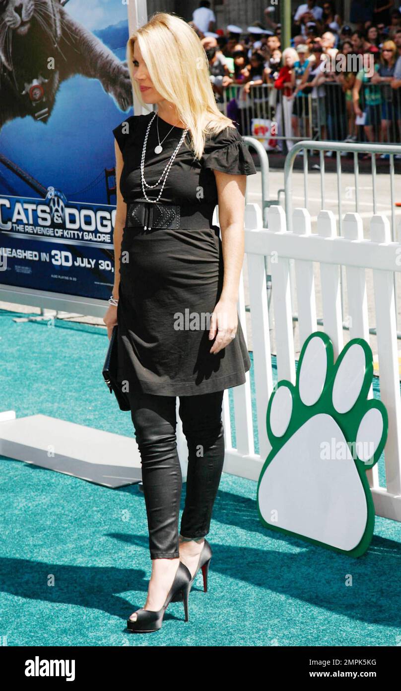 Pregnant Christina Applegate, who is expecting with boyfriend Martyn