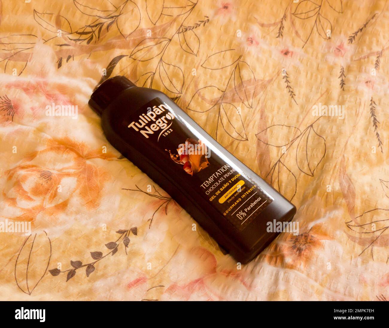 Shampoo TULIPAN NEGRO. Tulipan Negro Original shower gel is a true Spanish  fragrance Stock Photo - Alamy
