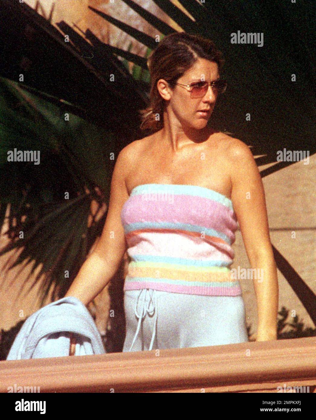 Excl. Mavrix/Fame Pictures Very pregnant Celine Dion on vacation with