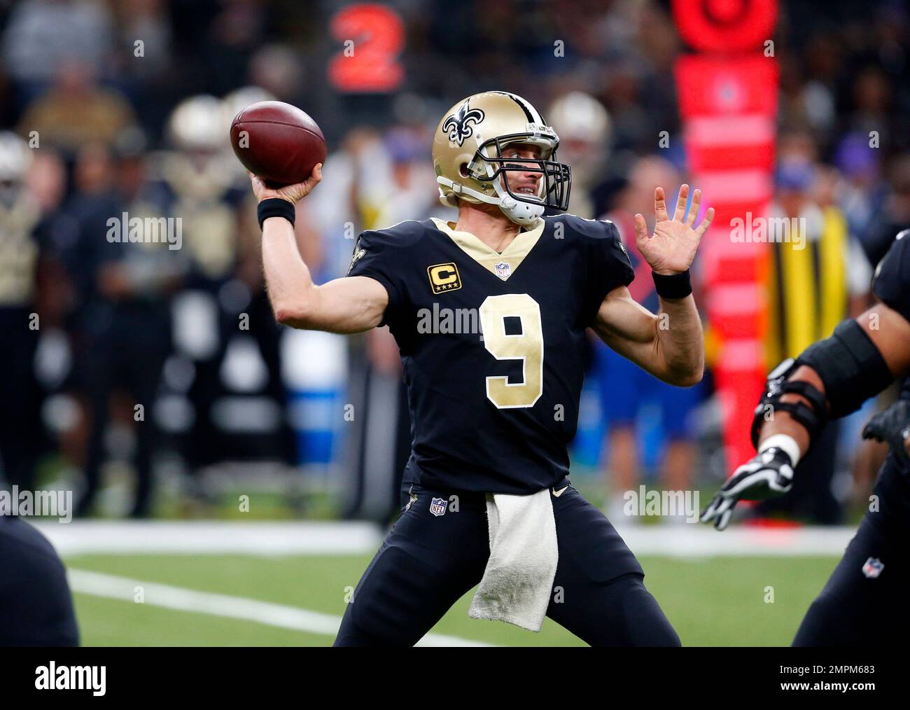 New Orleans Saints quarterback Drew Brees (9) passes in the first half ...