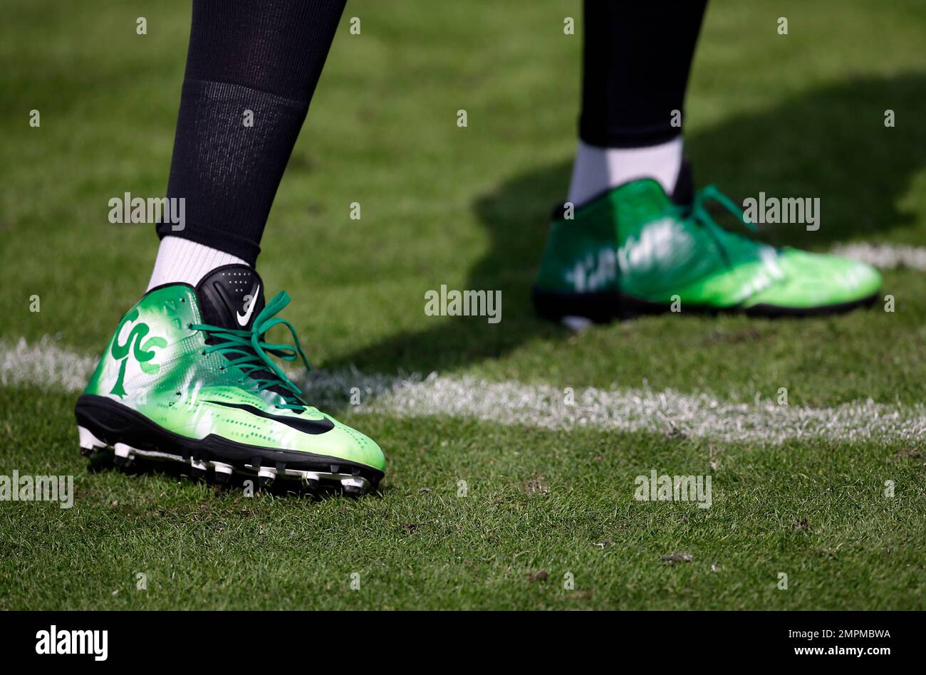 Football Helmet Nfl Defensive Tackle Best Cleats For Defensive