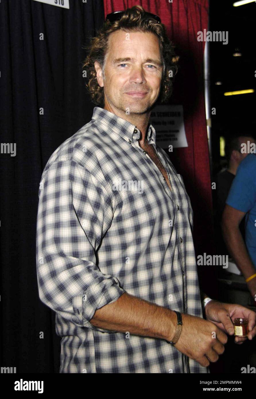 John Schneider attends Wizard World Chicago Comic Con held at The Donald E. Stephens Convention and Conference Center in Rosemont near Chicago. Rosemont, IL. 08/21/10. Stock Photo