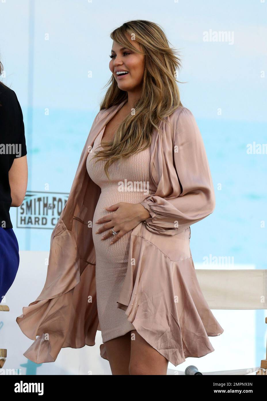 Chrissy teigen 2016 hi-res stock photography and images - Alamy, image size:928x1390