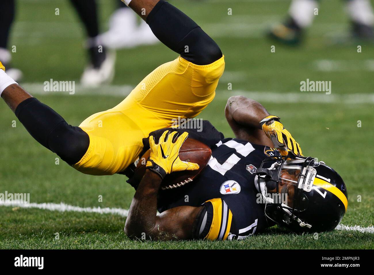 Pittsburgh Steelers wide receiver Eli Rogers (17) plays in an NFL football  game against the Green Bay Packers, Sunday, Nov. 26, 2017, in Pittsburgh.  (AP Photo/Keith Srakocic Stock Photo - Alamy