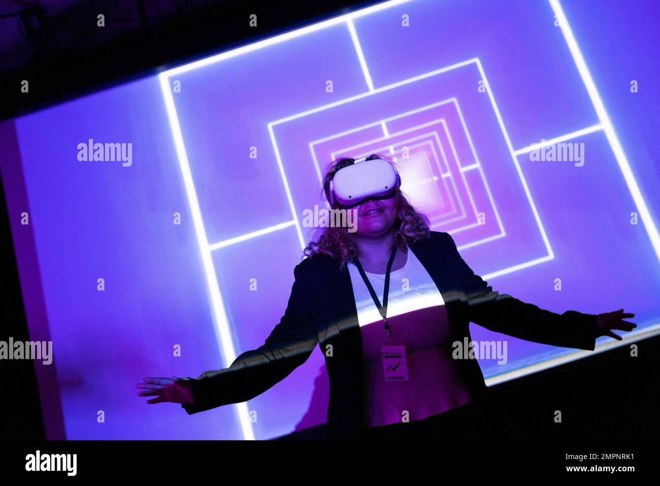 Young female entrepreneur wearing virtual reality glasses in front of ...
