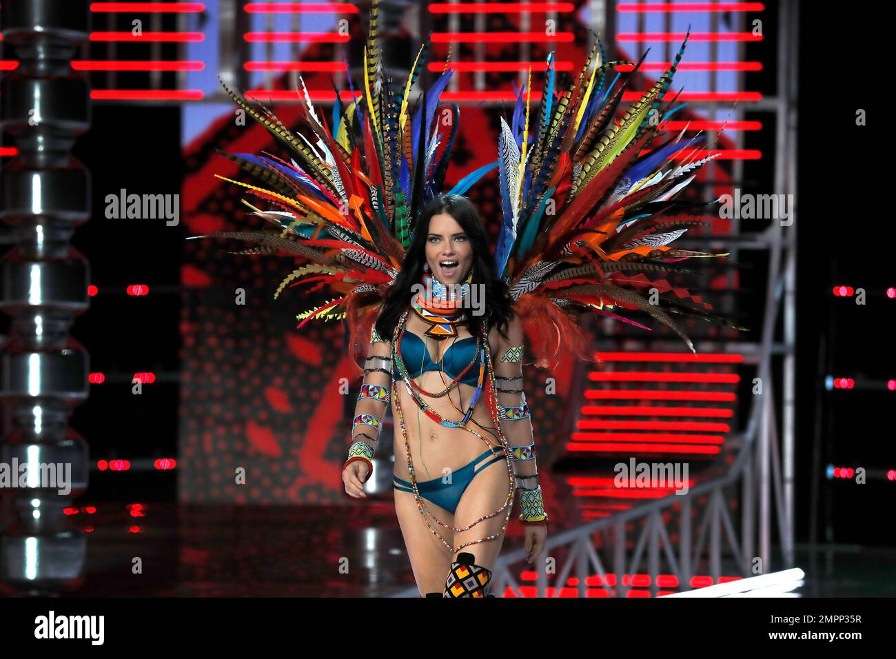 Arena feb 2002 Adriana 　Lima Adriana Lima News Photo - Getty Images