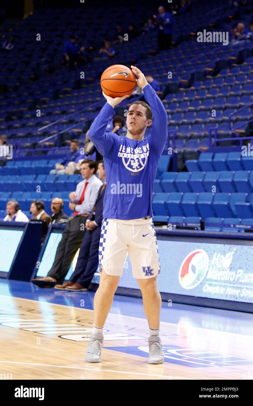 Kentucky's Brad Calipari warms up before an NCAA college basketball