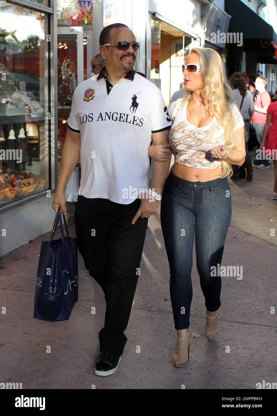 Showing off her famous curves in super tight jeans and a tiny belly top Coco  (aka Coco Austin) and husband hip hop artist Ice-T (aka Tracy Marrow) do  some shopping on Lincoln