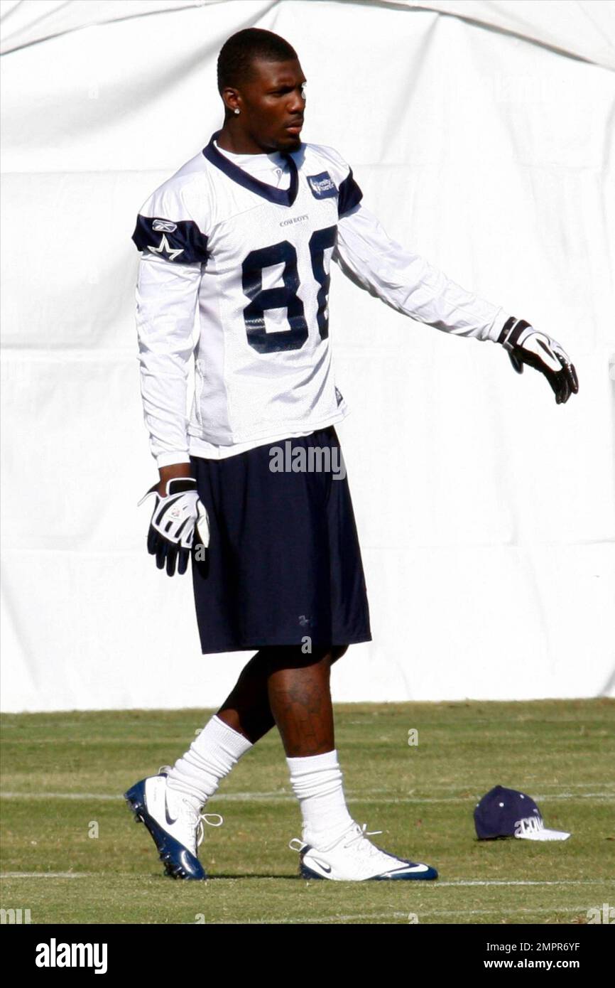 Dez Bryant takes photo with fan who has a Dez Bryant hand tattoo