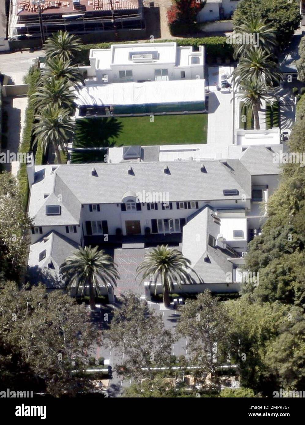 Exclusive!! It looks as though Simon Cowell is finally nearing