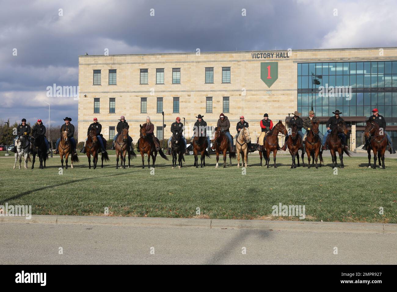 The 1st Infantry Division’s Commanding General’s Mounted Color Guard ...