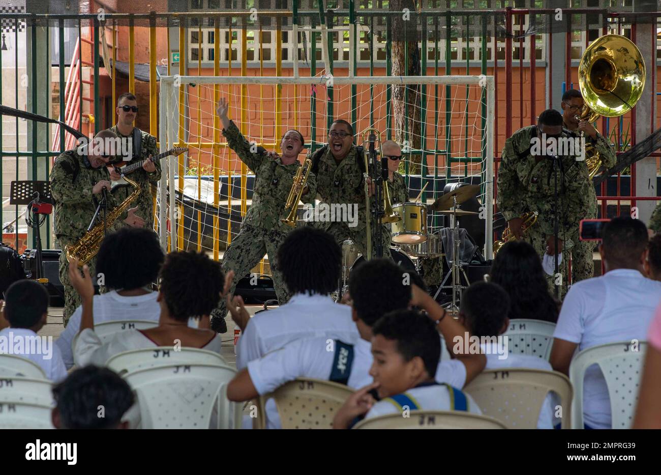 221116-N-VQ41-1565 CARTAGENA, Colombia (Nov. 16, 2022) U.S. Fleet Forces Band, assigned to hospital ship USNS Comfort (T-AH 20), performs for students from Colegio Jesus Maestro in the school's courtyard, during Continuing Promise 2022, Nov. 16, 2022. Comfort is deployed to U.S. 4th Fleet in support of CP22, a humanitarian assistance and goodwill mission conducting direct medical care, expeditionary veterinary care, and subject matter expert exchanges with five partner nations in the Caribbean, Central and South America. Stock Photo