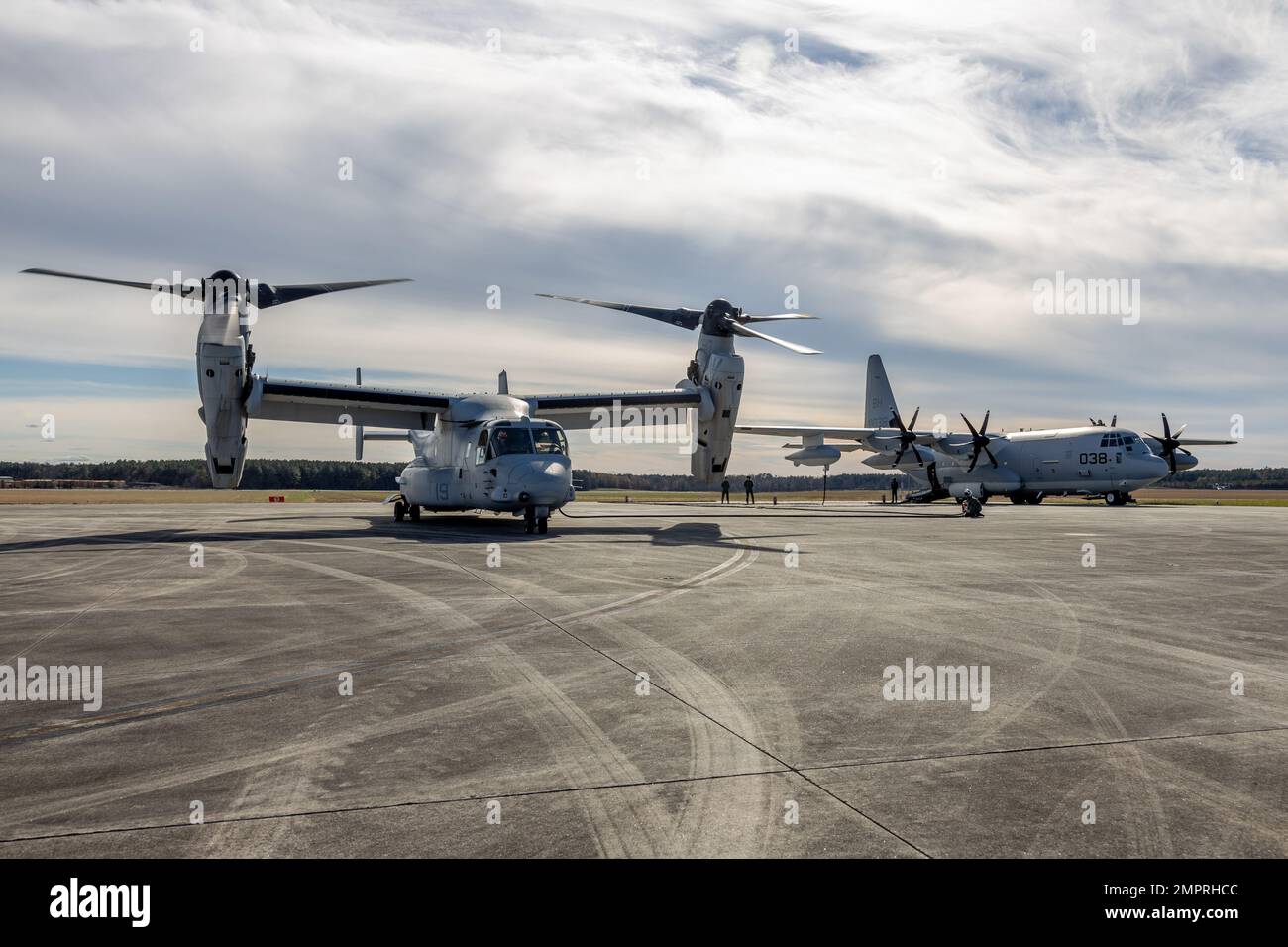 U.S. Marines with Marine Aerial Refueler Transport Squadron (VMGR) 252 refuel an MV-22B Osprey, assigned to Marine Medium Tiltrotor Squadron (VMM) 162, via air-delivered ground refueling at Blackstone Army Airfield, Virginia, Nov. 16, 2022. VMGR-252 provided assault support to Naval Special Warfare Group 2 during Exercise Trident 23-2 to enhance combat readiness and improve naval integration. VMGR-252 and VMM-162 are subordinate units of 2nd Marine Aircraft Wing, the aviation combat element of II Marine Expeditionary Force. Stock Photo