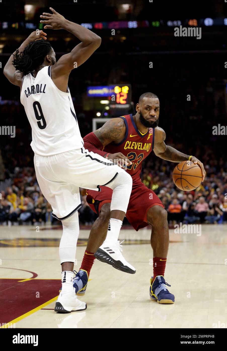 Cleveland Cavaliers' LeBron James (23) drives against Brooklyn Nets