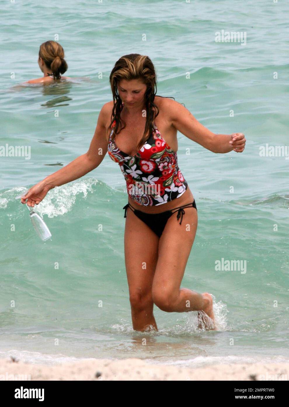 Exclusive!! Hot Latina model and actress Daisy Fuentes enjoys some  champagne and pizza on Miami Beach with friends and family. Miami Beach,  Fla. 6/24/07 Stock Photo - Alamy