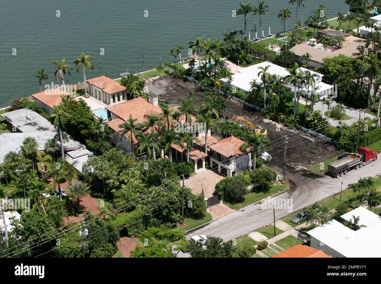 Exclusive!! Matt Damon has added to the grounds of his $10.3m Miami waterfront mansion in the only way possible: buying the property next door and levelling it! The Oceans 13 superstar purchased the adjacent property for $4.2m and rumour has it that he plans only to build tennis courts and a pool. 9/1/06 Stock Photo