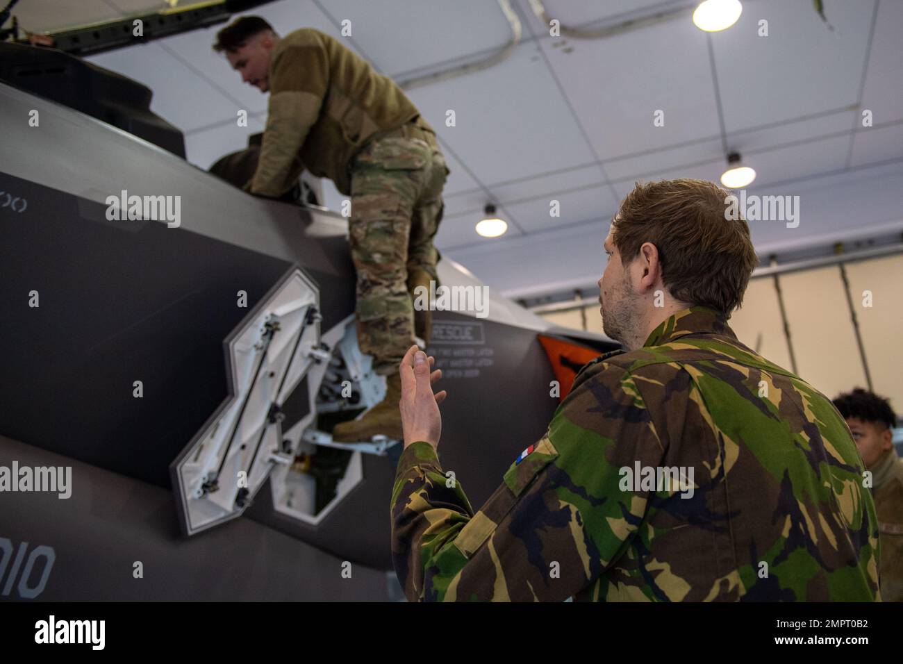 U.S. Air Force Airmen assigned to Royal Air Force Lakenheath and airmen ...