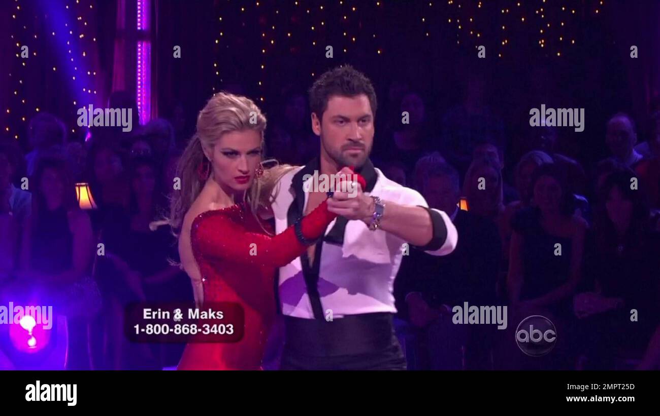 ESPN broadcaster Erin Andrews dances the Tango live with partner Maksim(00)