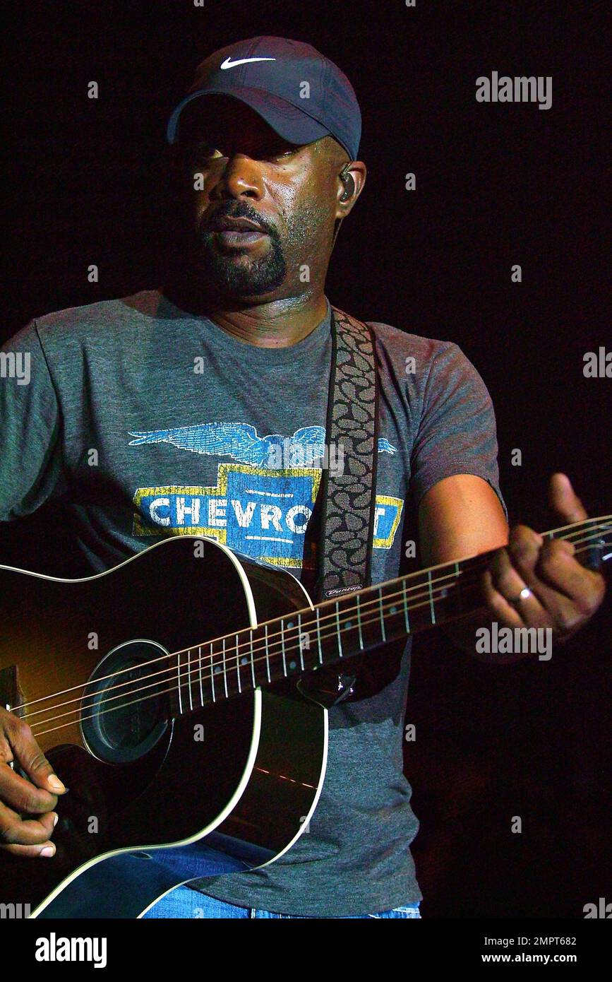 Darius Rucker, formerly from Hootie & the Blowfish, performs at Sunset Cove Amphitheater. Boca Raton, FL. 05/12/11. Stock Photo