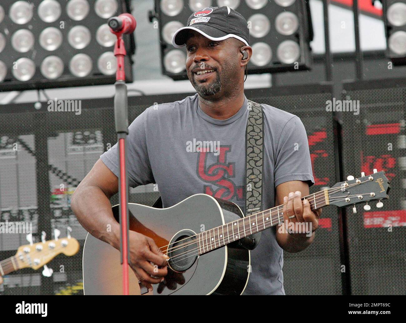 Lead singer of Hootie & the Blowfish and CMA New Artist of the Year