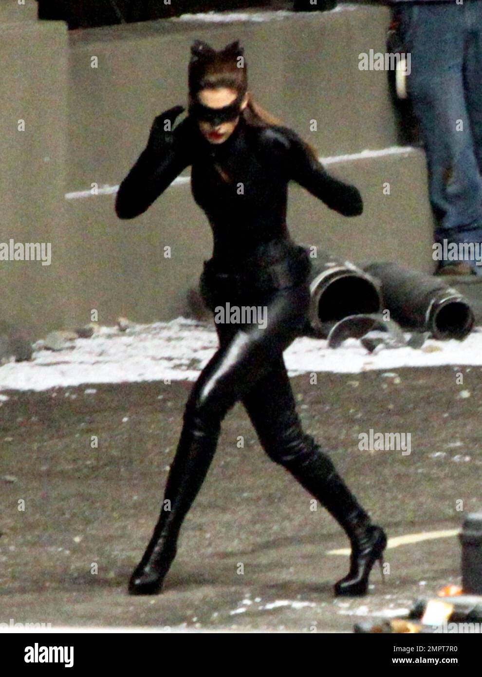 Actress Anne Hathaway as shows off her incredible figure dressed as " Catwoman" on the location set of 'Dark Knight Rises' in downtown Los  Angeles, CA. 25th September 2011 Stock Photo - Alamy