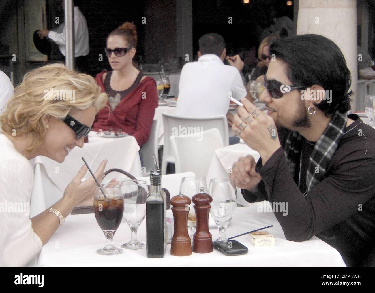 Exclusive!! Dave Navarro and new girlfriend Kelly Carlson spent Easter ...