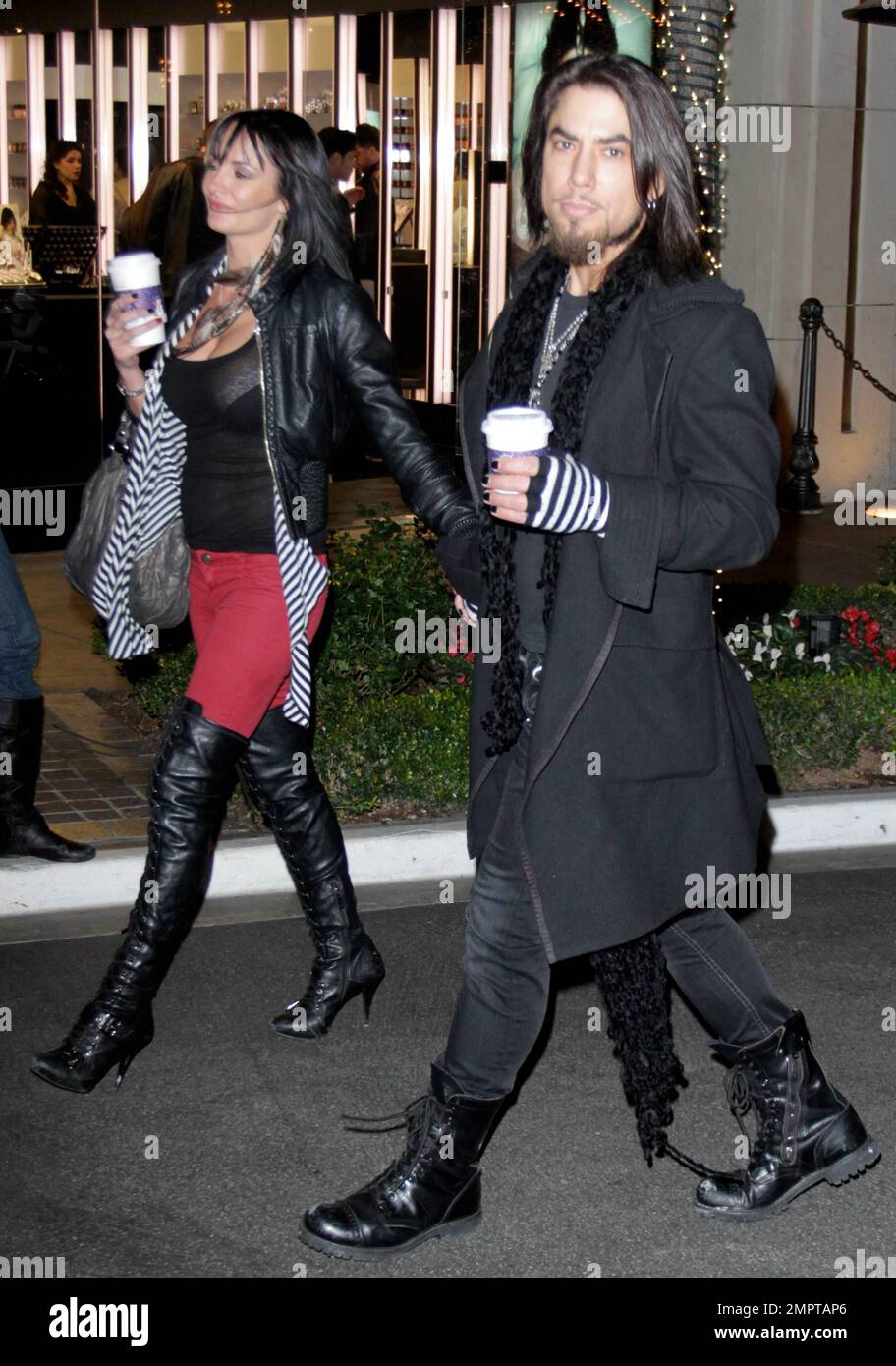 EXCLUSIVE!! Musician Dave Navarro and his girlfriend were seen sharing