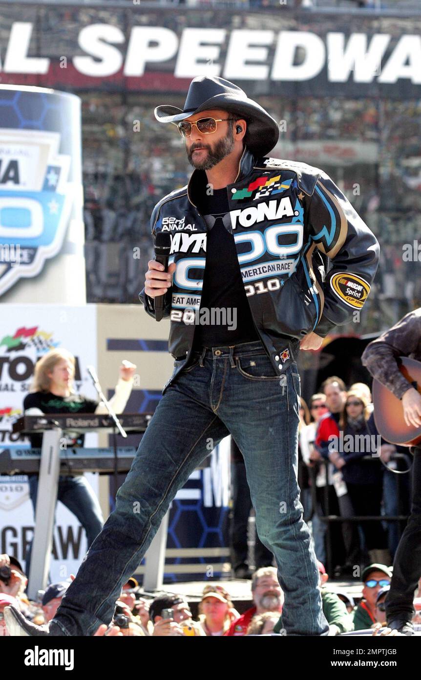Country music singer Tim McGraw performs prior to the start of the ...