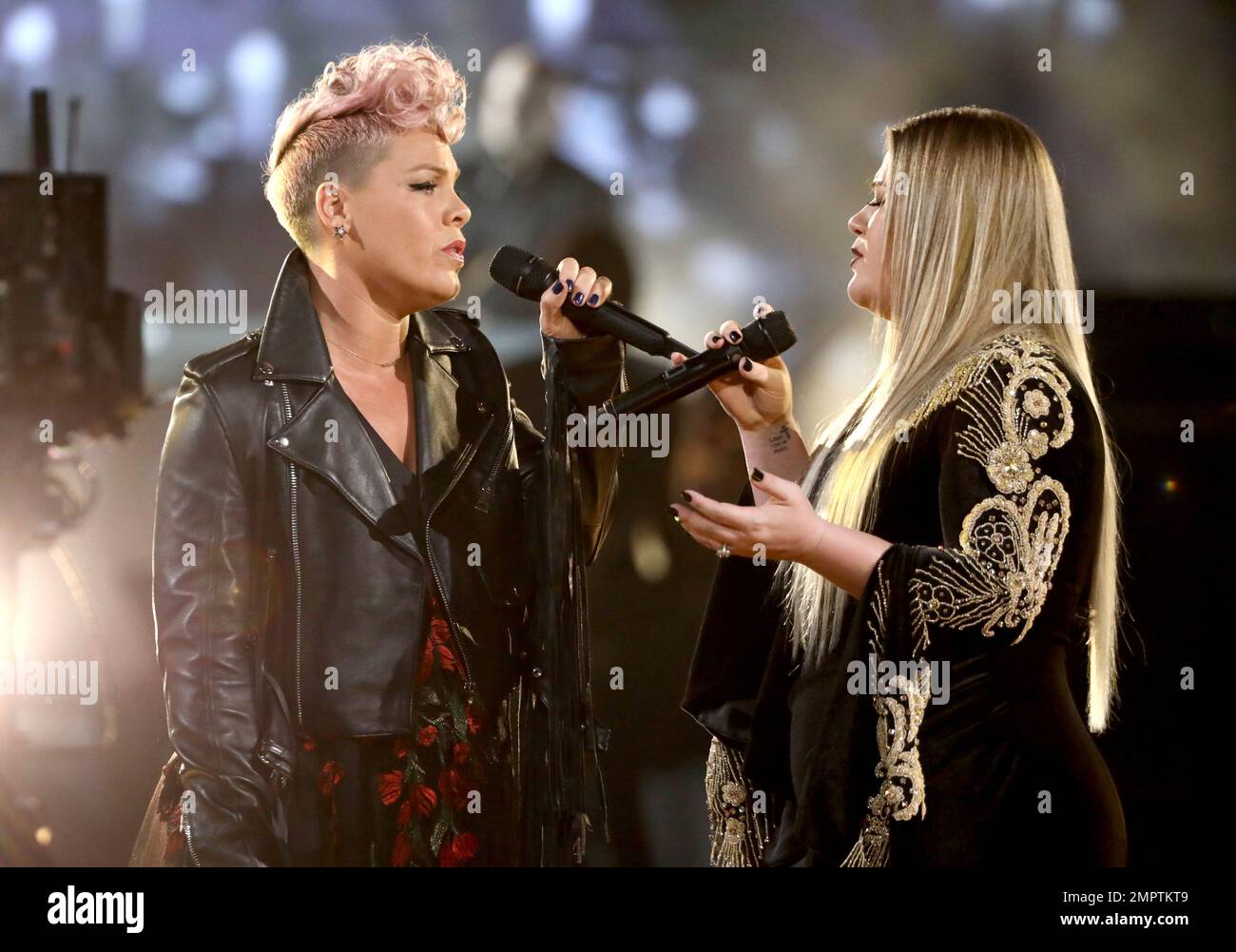 Pink, left, and Kelly Clarkson perform "Everybody Hurts" at the American  Music Awards at the Microsoft Theater on Sunday, Nov. 19, 2017, in Los  Angeles. (Photo by Matt Sayles/Invision/AP Stock Photo -