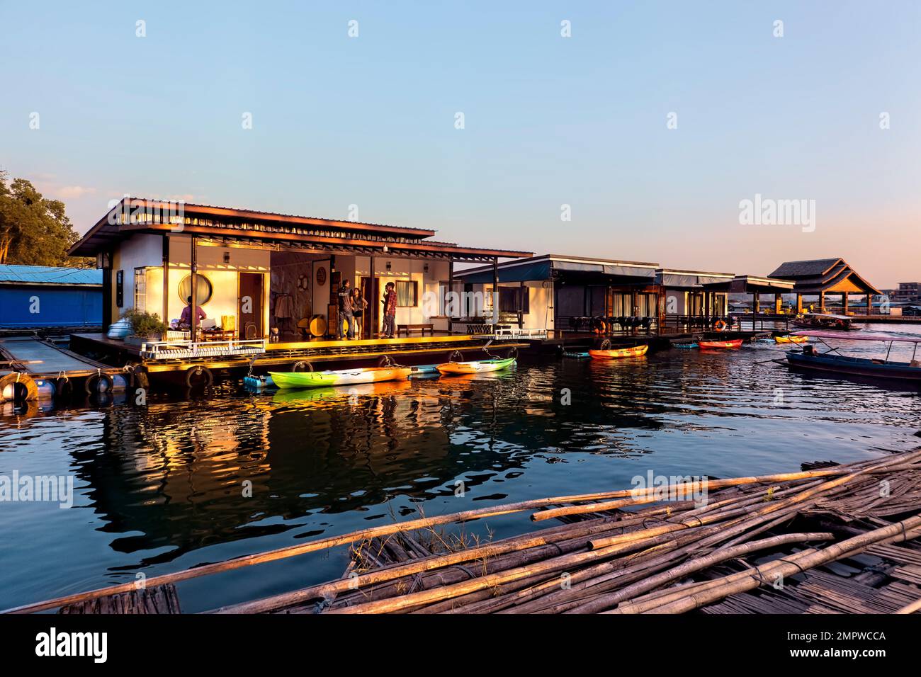 Floating homes and guesthouses on Vajiralongkorn Lake in early morning light, Sangkhlaburi, Thailand Stock Photo