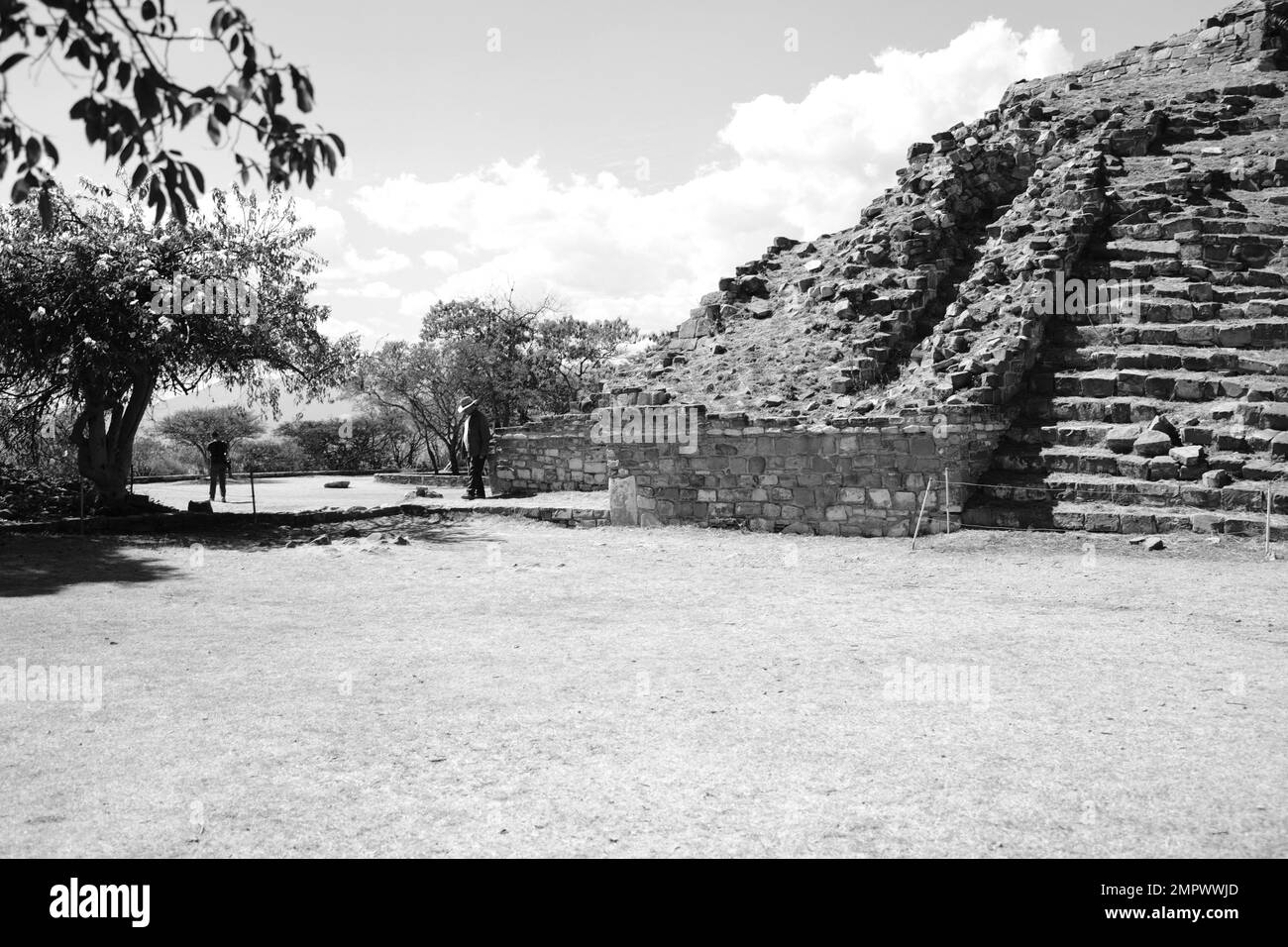 Mexico pyramid Black and White Stock Photos & Images - Alamy