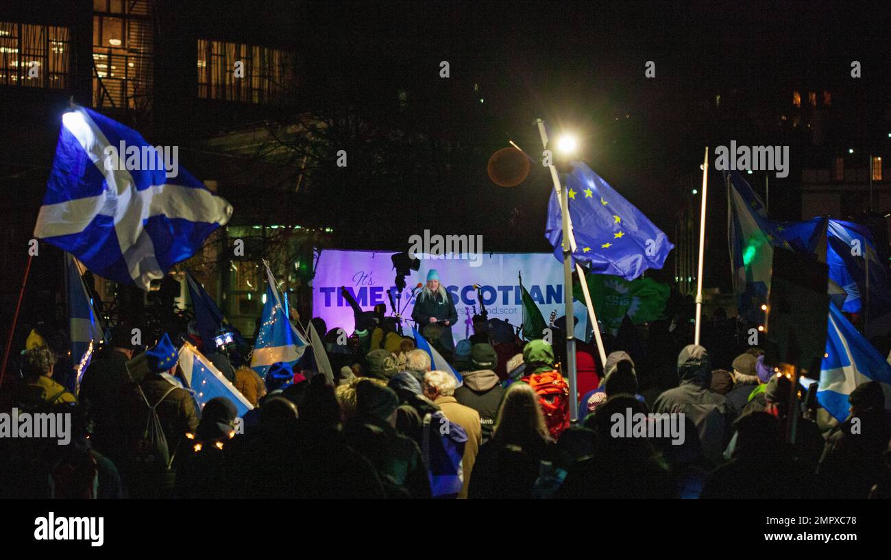 Edinburgh, Scotland, UK. 31st January 2023. Hundreds join march for 'Time For Scotland', Anti-Brexit Torch Light Procession and Rally. Began Holyrood Park to Scottish Parliament building.  'It will give Yessers the chance to walk together in solidarity with EU citizens, students and others – harmed by Brexit and ignored by the main Westminster political parties.” Lesley Riddoch. Pictured:  Lesley Riddoch making introductory speech. Credit: Arch White/alamy live news. Stock Photo
