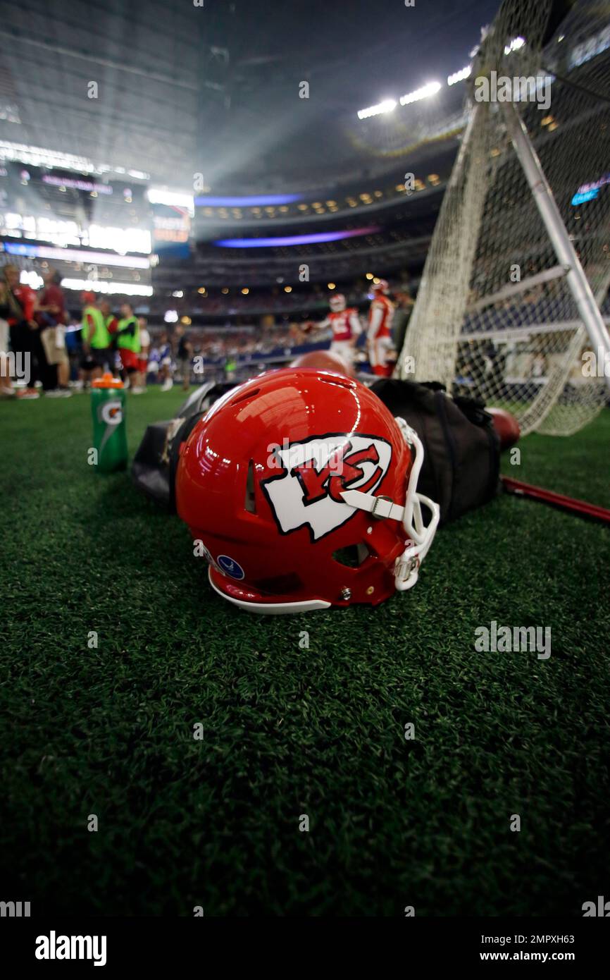 A New England Patriots helmet sits in the grass during an NFL football game  against the Denver Broncos in Denver, Sunday, Oct. 11, 2009. (AP Photo/Jack  Dempsey Stock Photo - Alamy