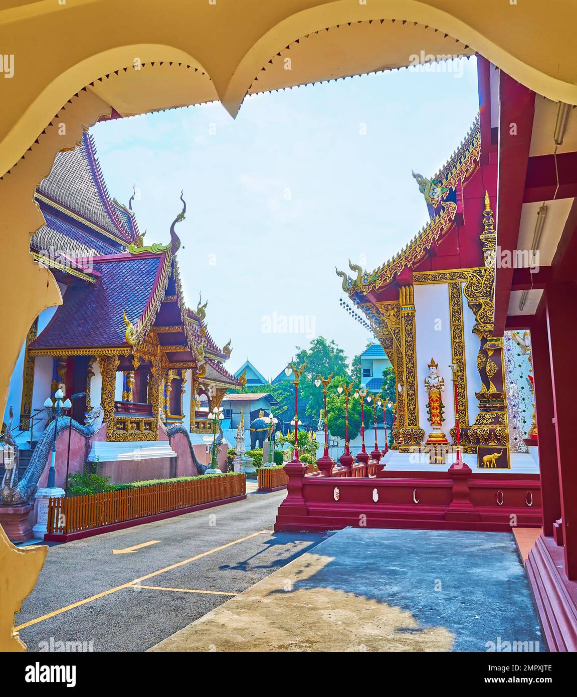 The grounds of Wat Saen Muang Ma temple through the beautiful complex-shaped arch, Chiang Mai, Thailand Stock Photo