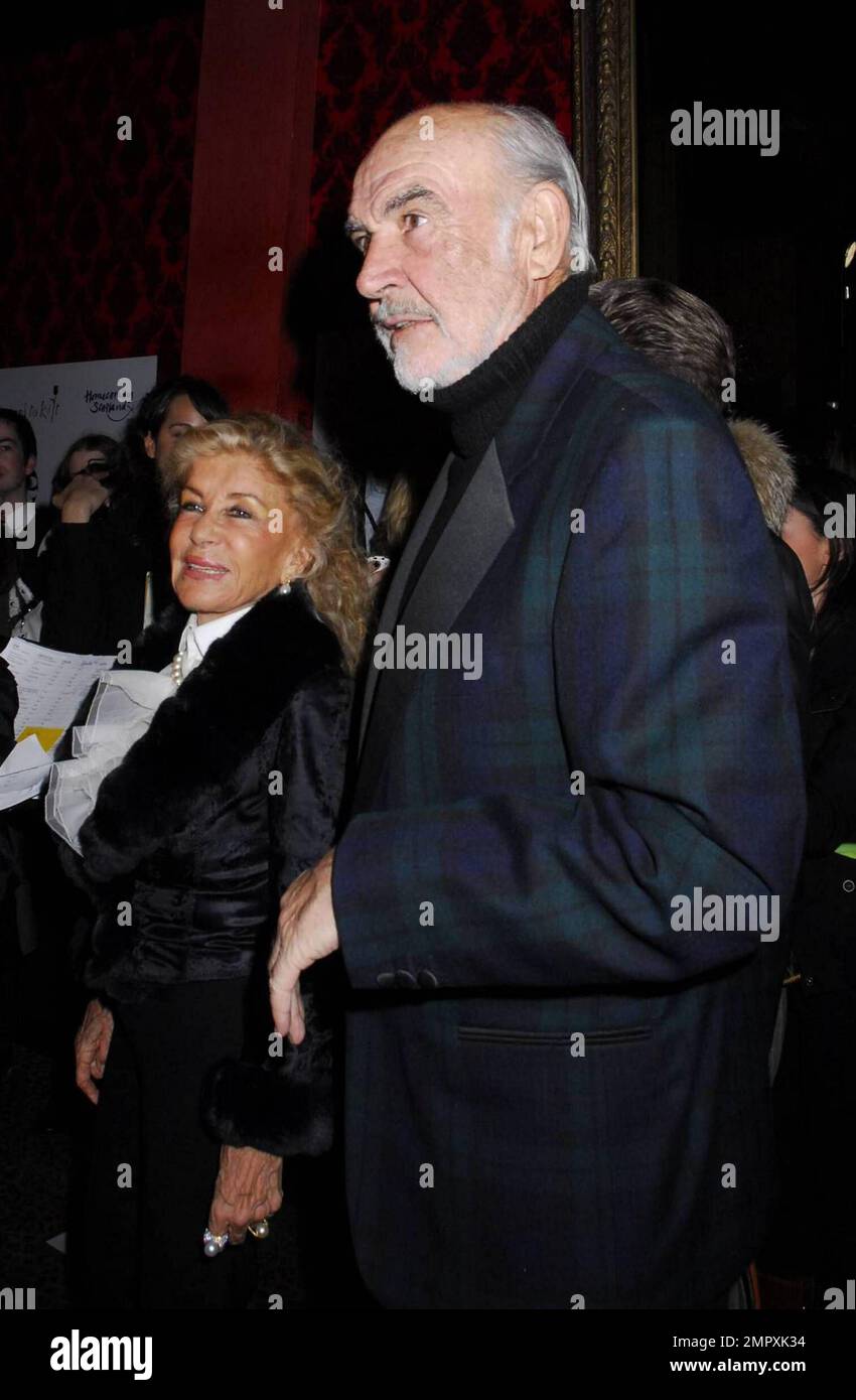 Sir Sean Connery hosts the 6th Annual Dressed To Kilt fashion show in New York, NY. 3/30/09. Stock Photo