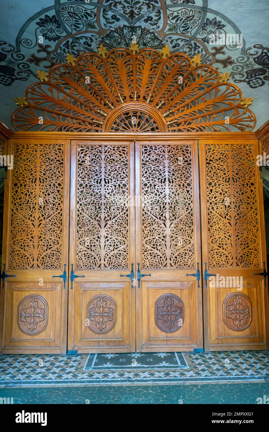 Ornately carved wooden screen in the Church of Santo Domingo de Guzman in Ocotlan de Morelos, Oaxaca, Mexico. Stock Photo