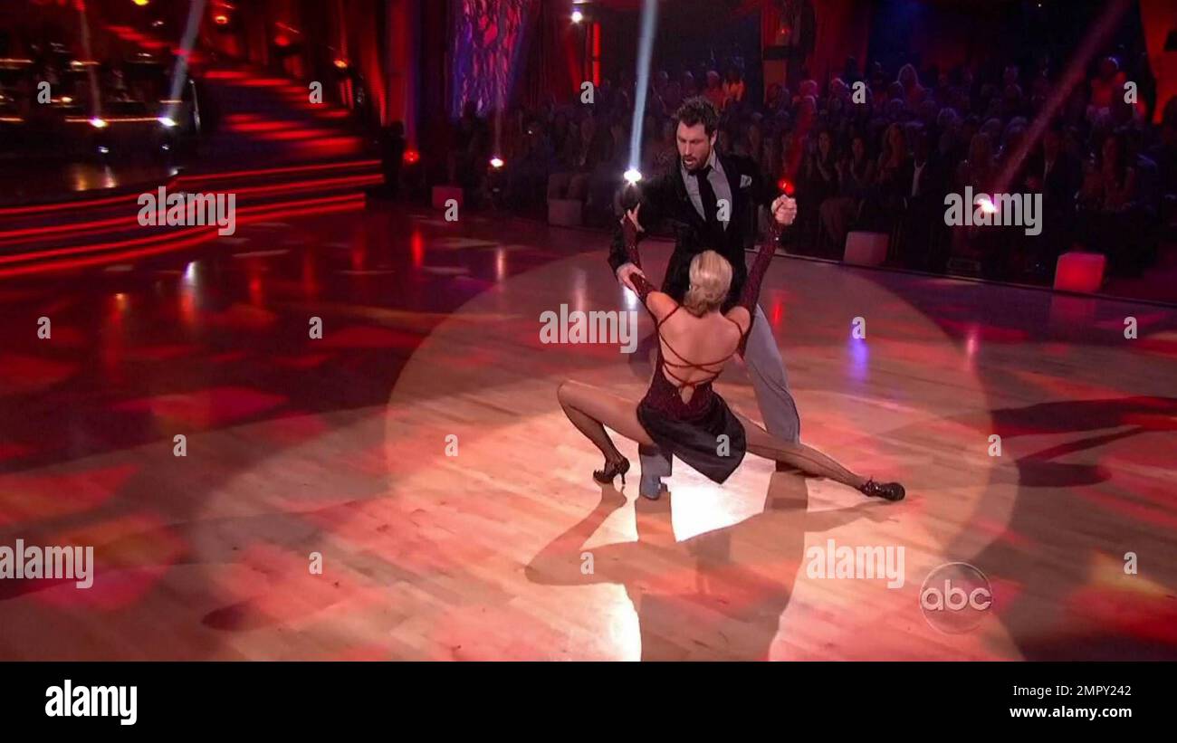 ESPN reporter, Erin Andrews, dances the Argentine Tango live with her ...