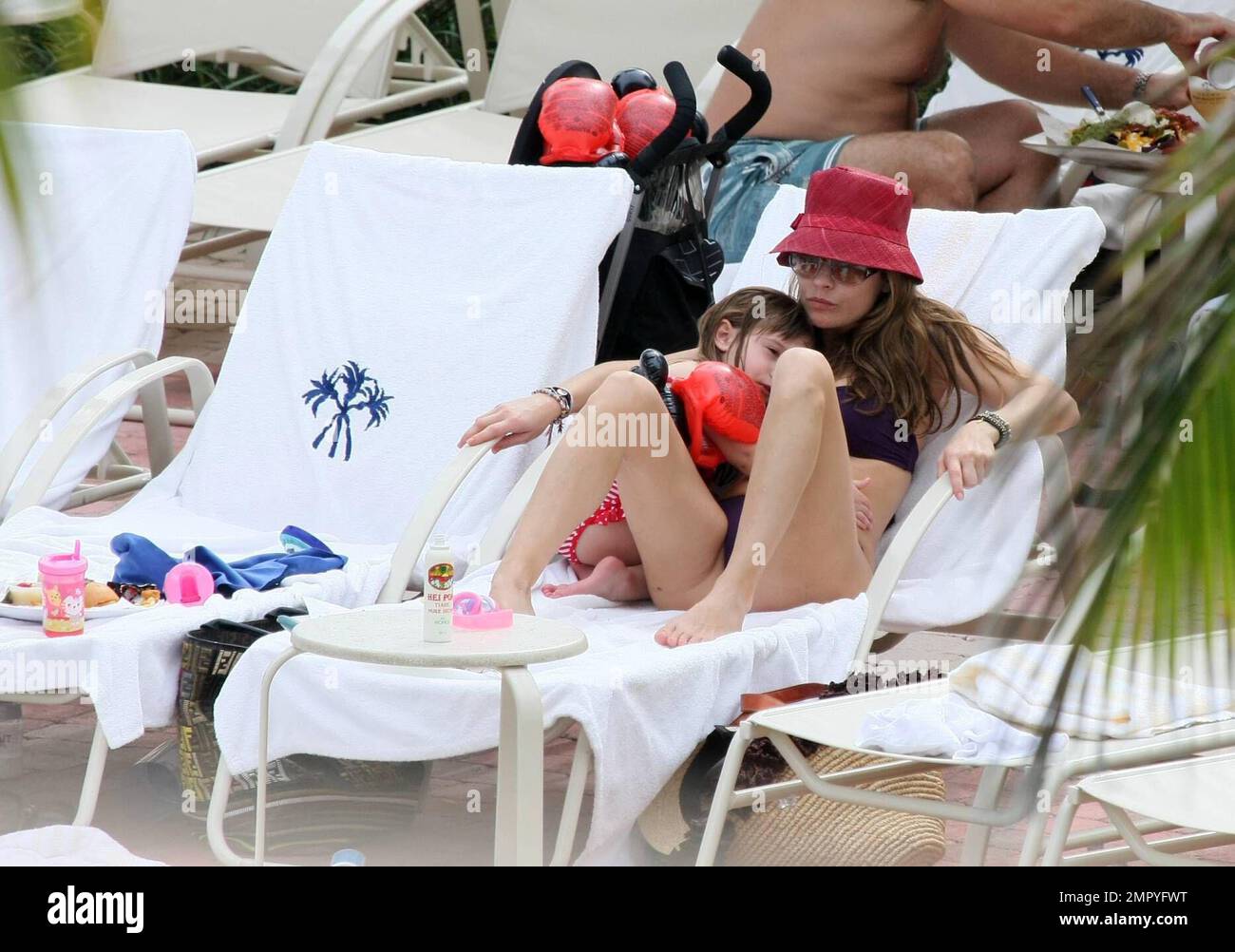 Exclusive!! WAG wife of UK soccer star Frank Lampard, Elen Rivas spends  time poolside with 3yr old daughter Luna at their Miami Beach Hotel, Miami  Beach, FL, 10/13/09 Stock Photo - Alamy