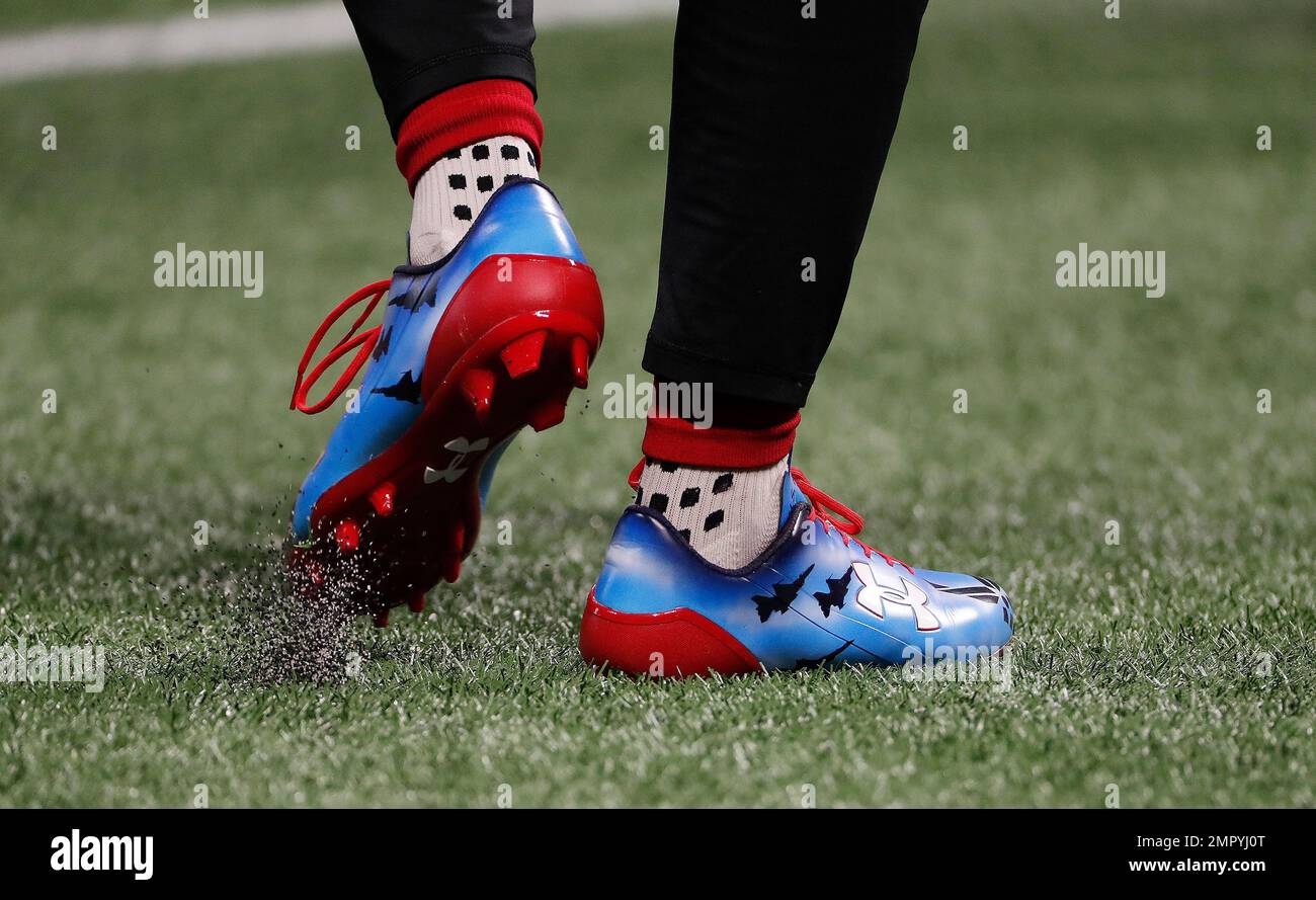 Atlanta Falcons wide receiver Julio Jones wears Under Armour U.S. Air Force  cleats before the first half of an NFL football game between the Atlanta  Falcons and the Dallas Cowboys, Sunday, Nov.