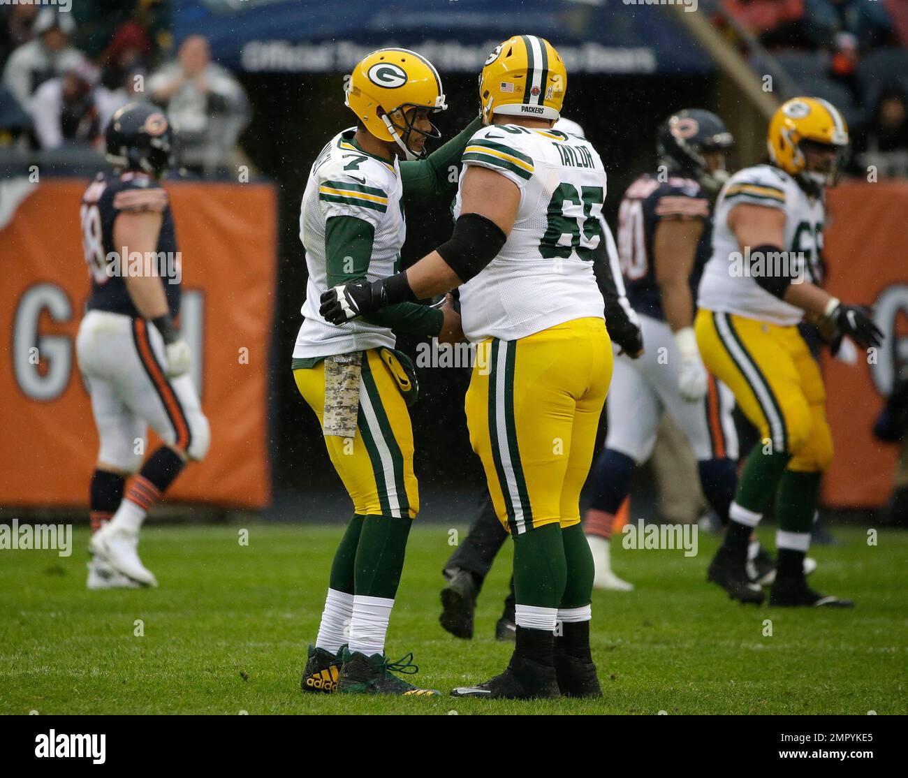 December 3, 2017: Green Bay Packers quarterback Brett Hundley #7 runs the  football during the NFL Football game between the Tampa Bay Buccaneers and  the Green Bay Packers at Lambeau Field in